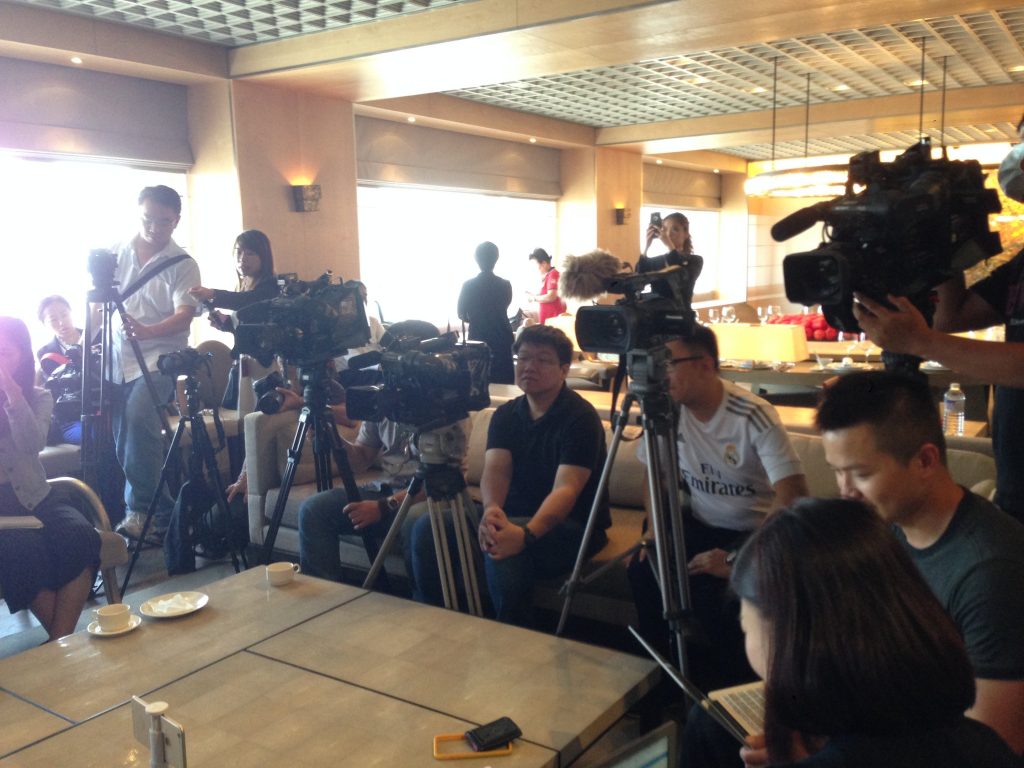 政变记者会现场