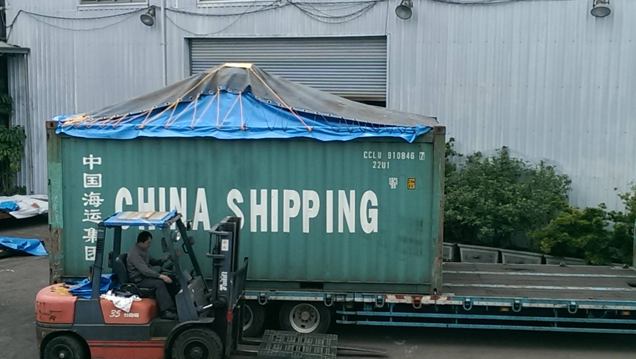 立式工具机因为货物高度高 需要20'(英呎)开顶柜运送