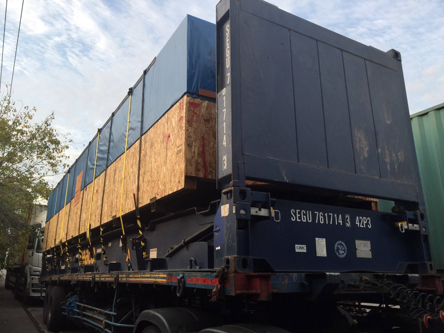 大型机台需要 40'FT (英呎)大平板柜 