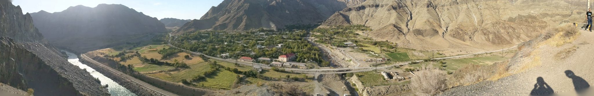 阿拉斯河的对岸 就是 亚塞拜然国境